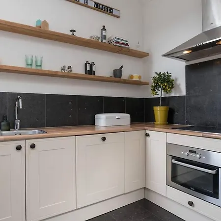 Pakhuis Aan De Zaan *