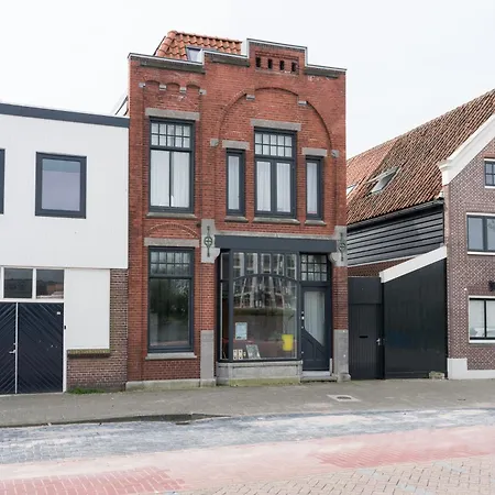 Pakhuis Aan De Zaan *